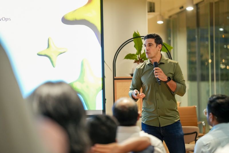 Thibault presenting to an audience